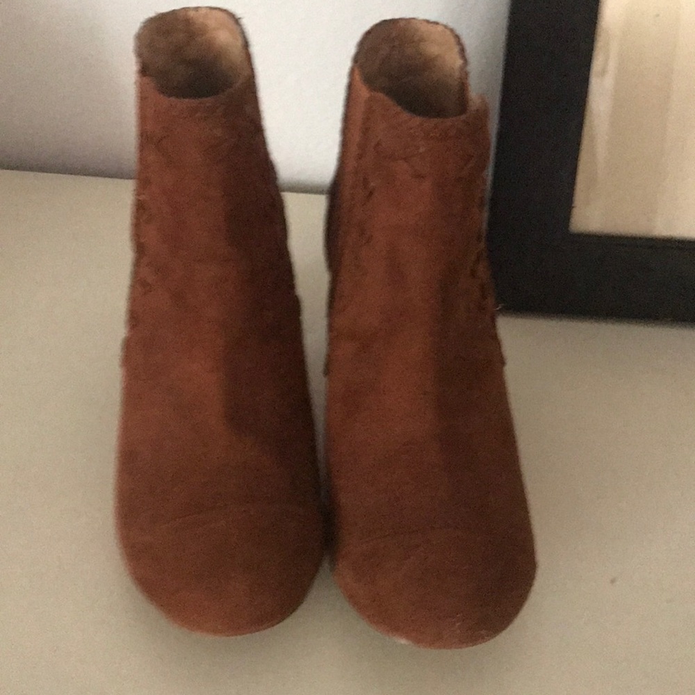 Boohoo faux tan suede ankle boots ♥️